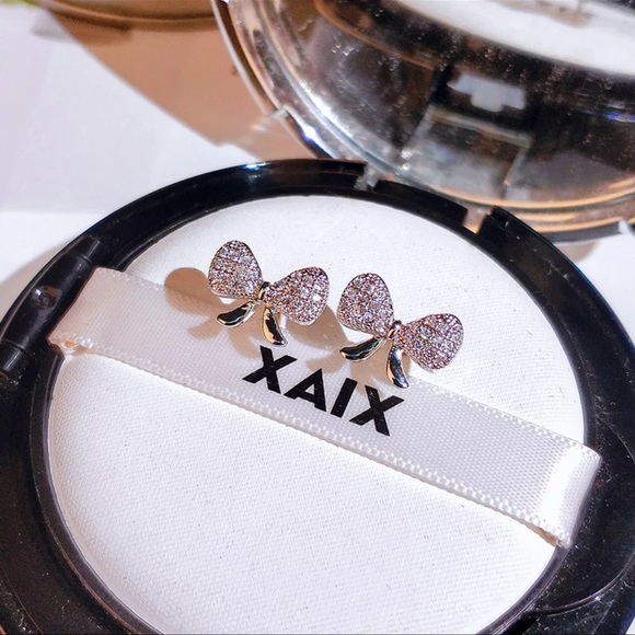 Cute Bow Earrings - Picture 3 of 3